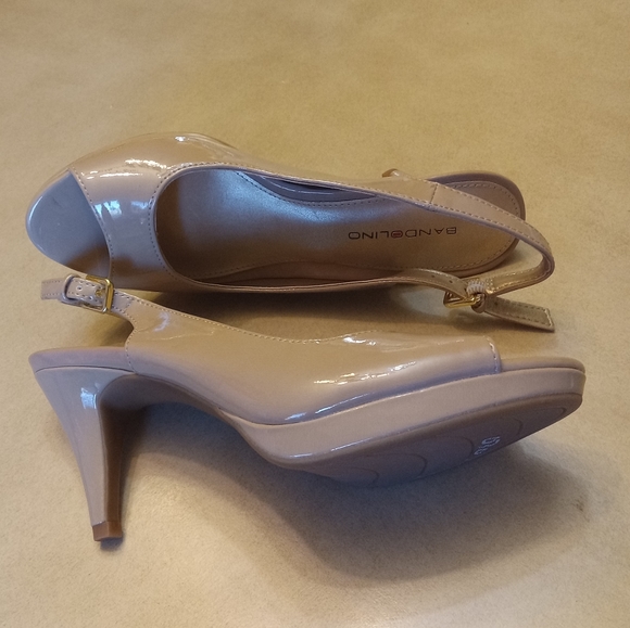 BANDOLINO Sling Back Peep Toe Dress Heels Shiny Patent Pumps Camel Tan-Beige 7 M - Picture 5 of 10